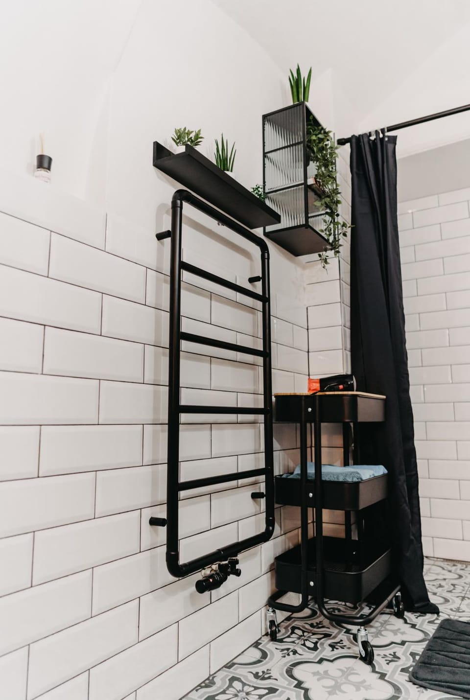 Shower, Bathroom, Decorative detail