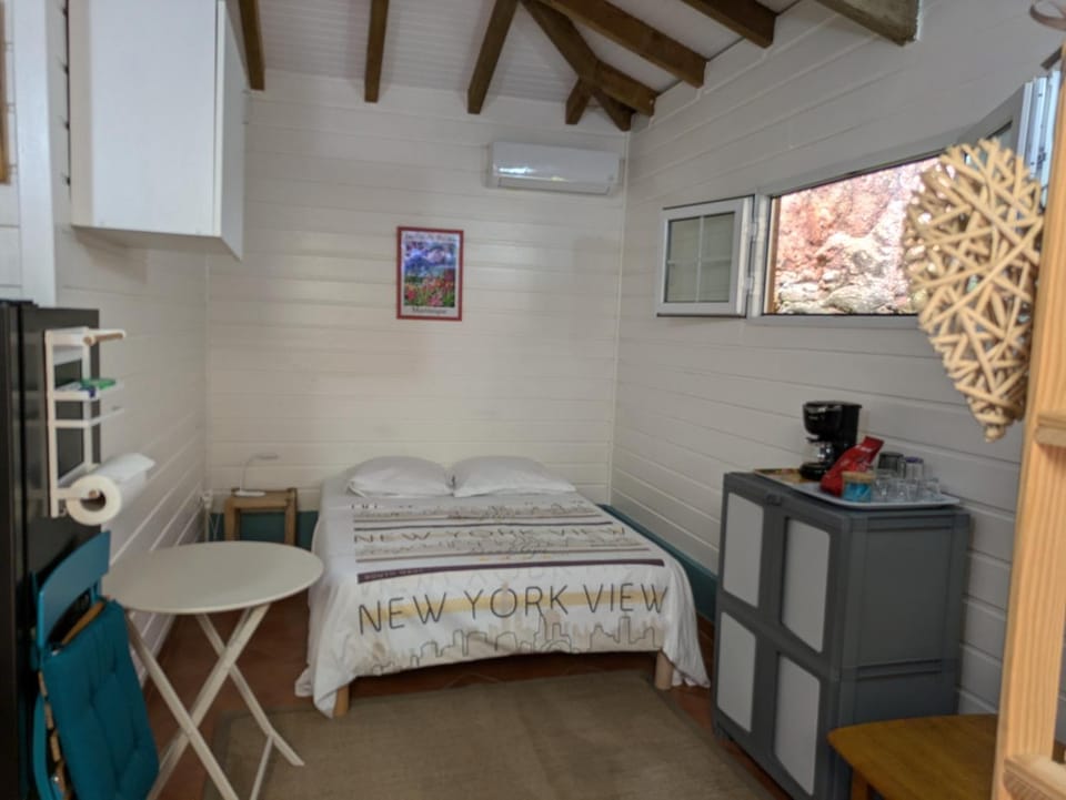 Bed, Photo of the whole room, Bedroom, air conditioner