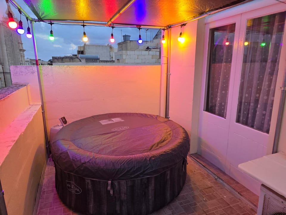BBQ facilities, Hot Tub, Balcony/Terrace, Open Air Bath