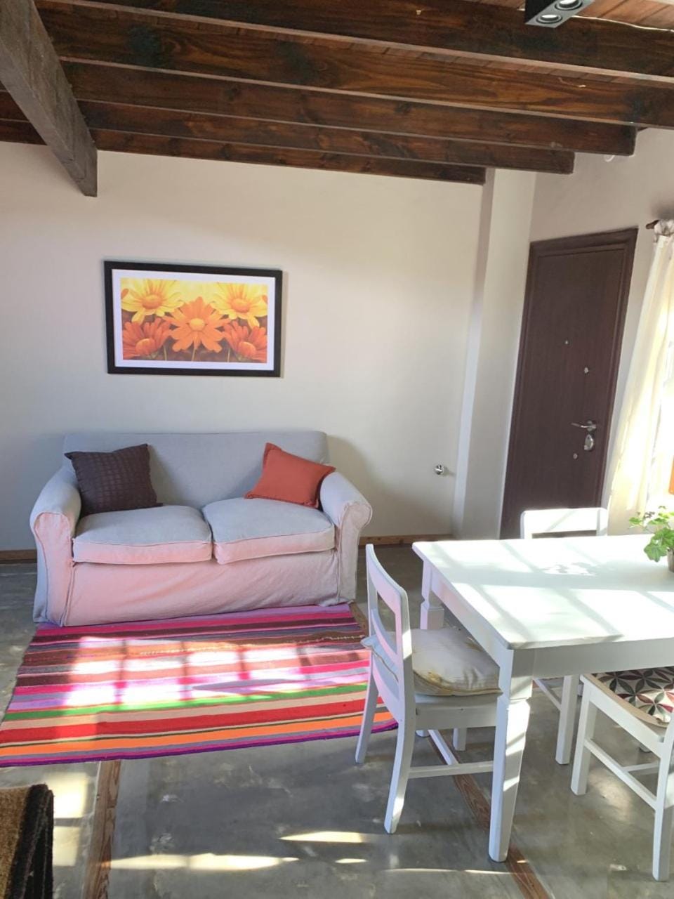 Seating area, Dining area