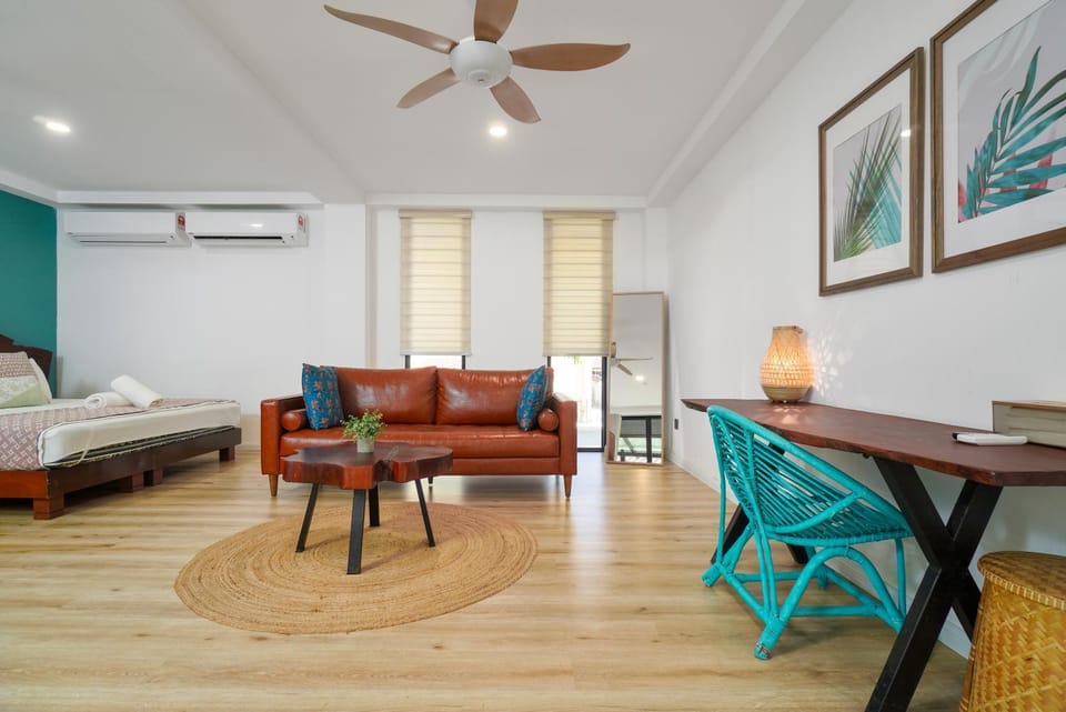 Photo of the whole room, Bedroom
