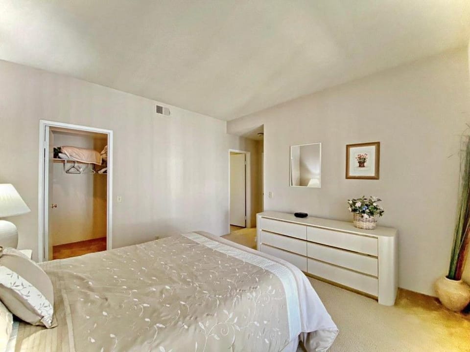 Desert Falls Golf, 1st Floor, Pool/Gym/Golf View Apartment in Palm Desert