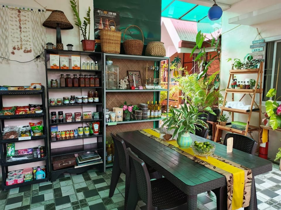 Sandstorm Lodge and Cafe Apartment in Puerto Galera