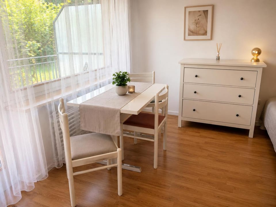 Living room, Food