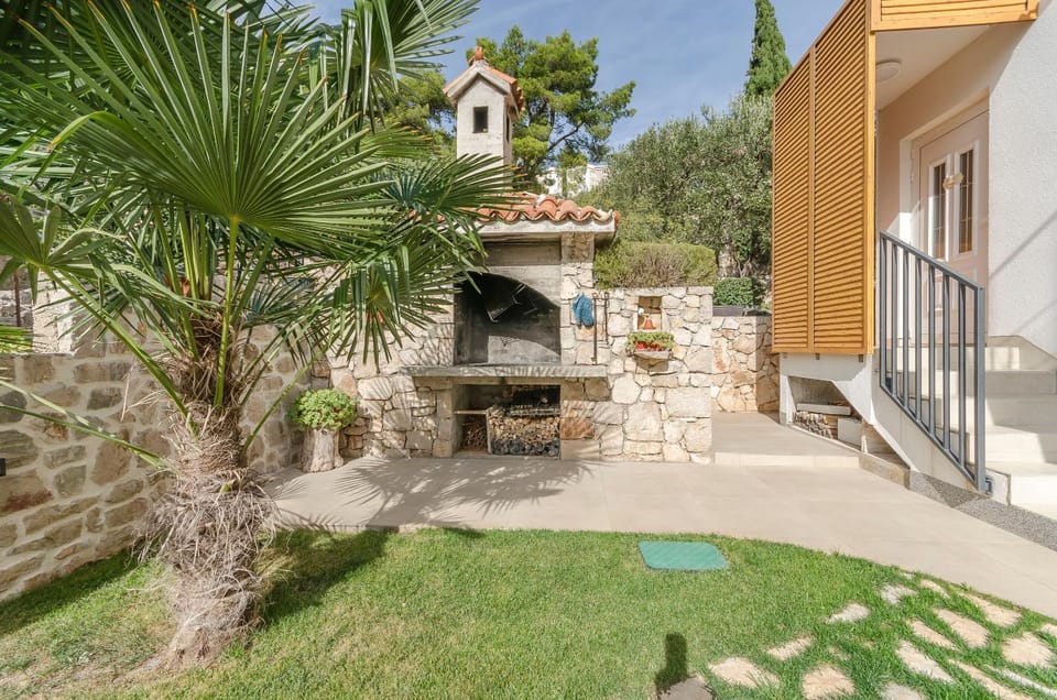 Patio, BBQ facilities