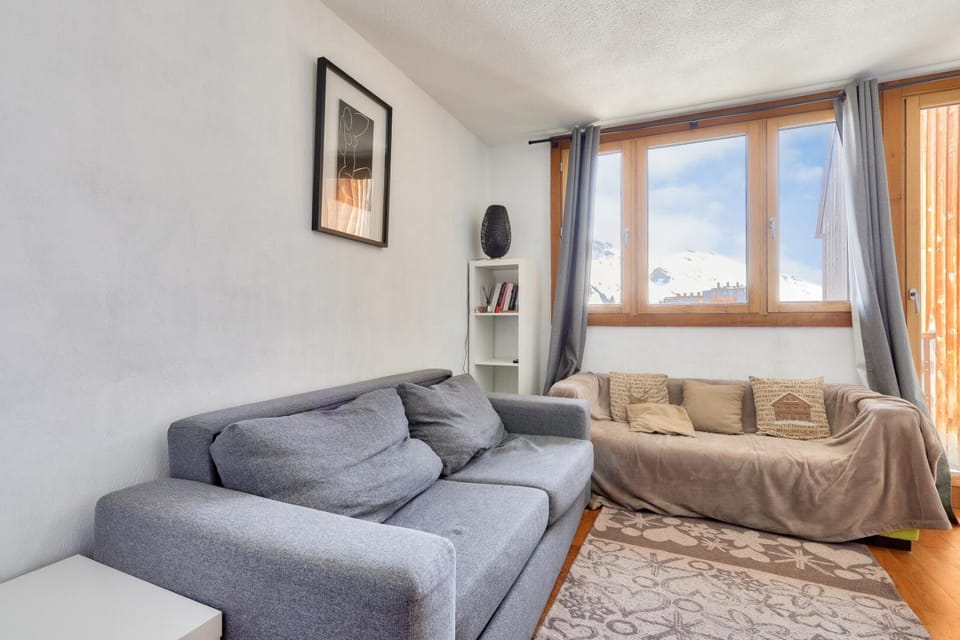Bed, Living room
