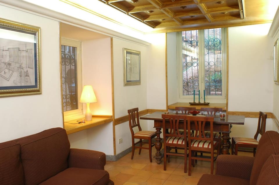 Seating area, Internal: Not applicable to any particular room