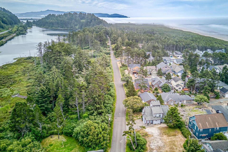 Twin Rocks Beach House House in Oregon