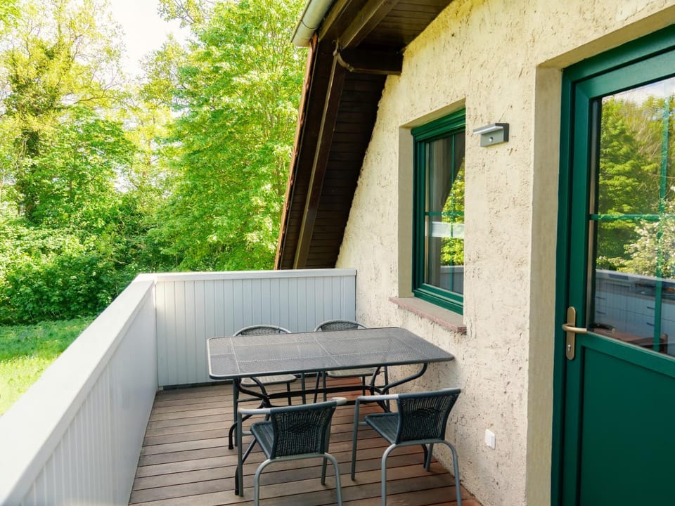 Facade/entrance, Balcony/Terrace, Garden view