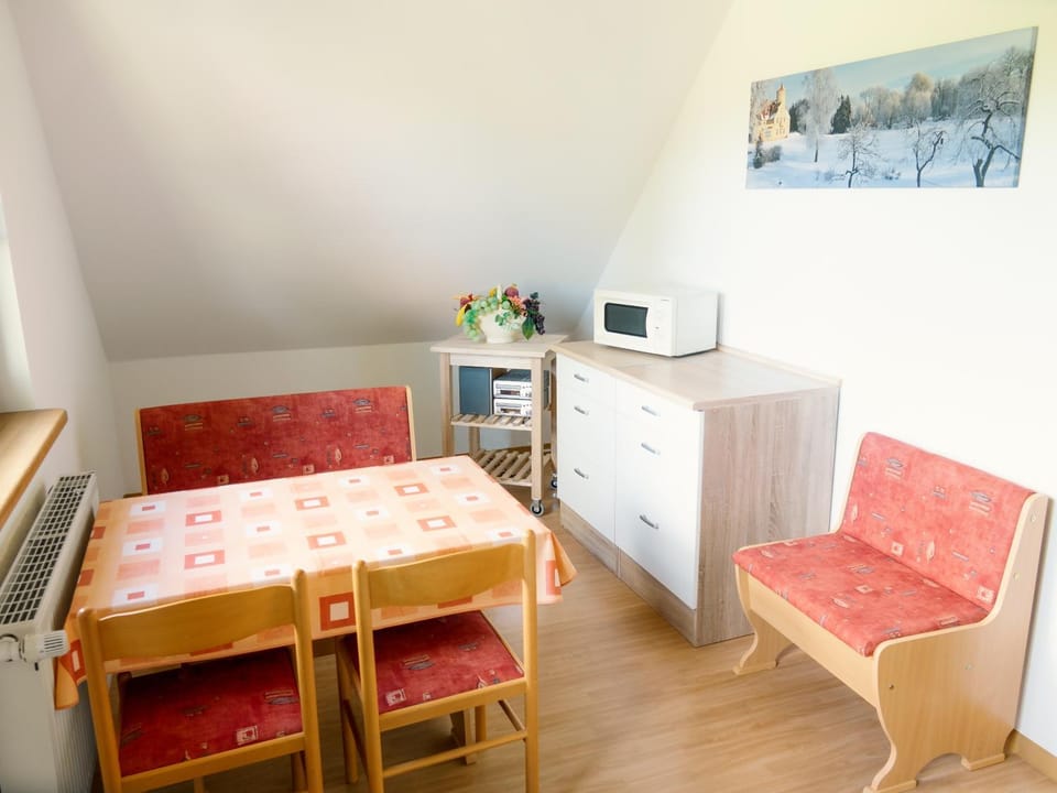Seating area, Dining area