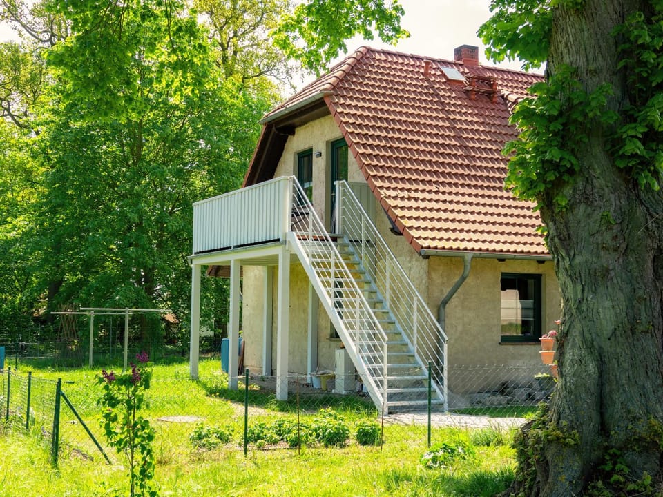Property building, Facade/entrance, Balcony/Terrace