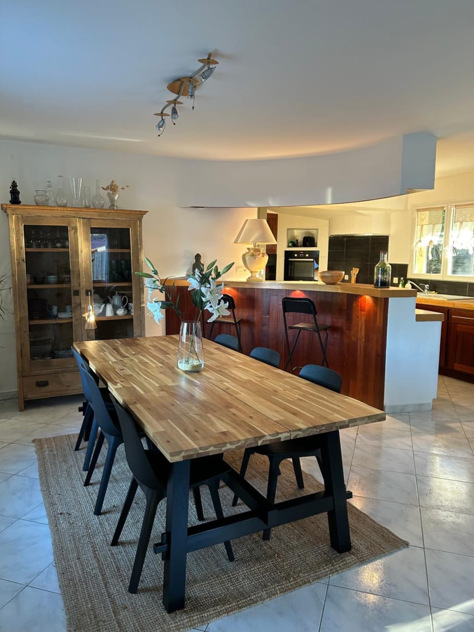 Kitchen or kitchenette, Dining area