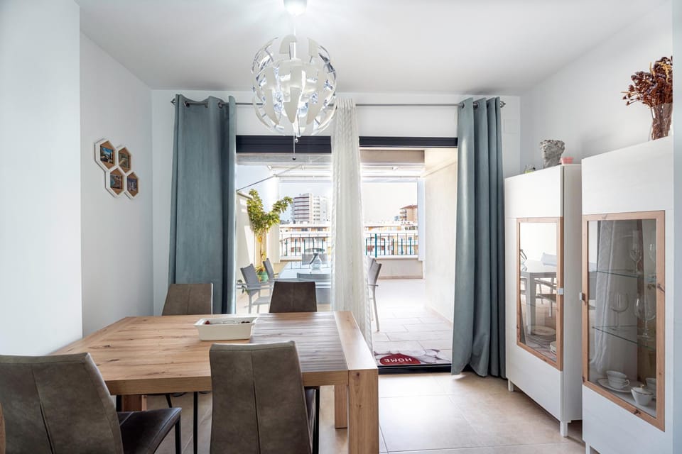 Seating area, Dining area