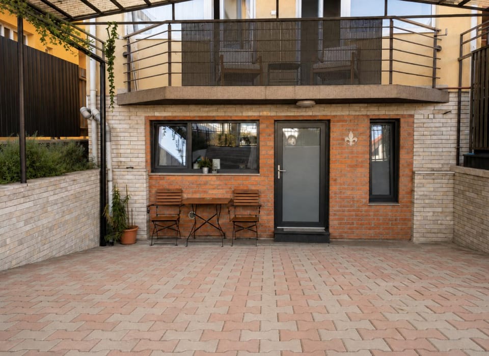 Patio, Facade/entrance, Balcony/Terrace