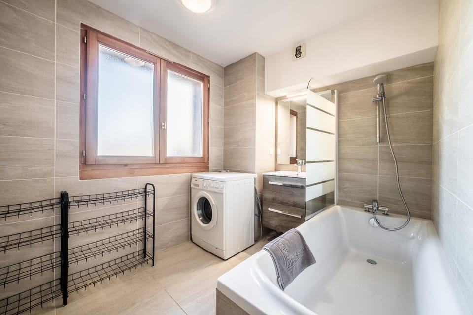 Bathroom, Bath, washing machine