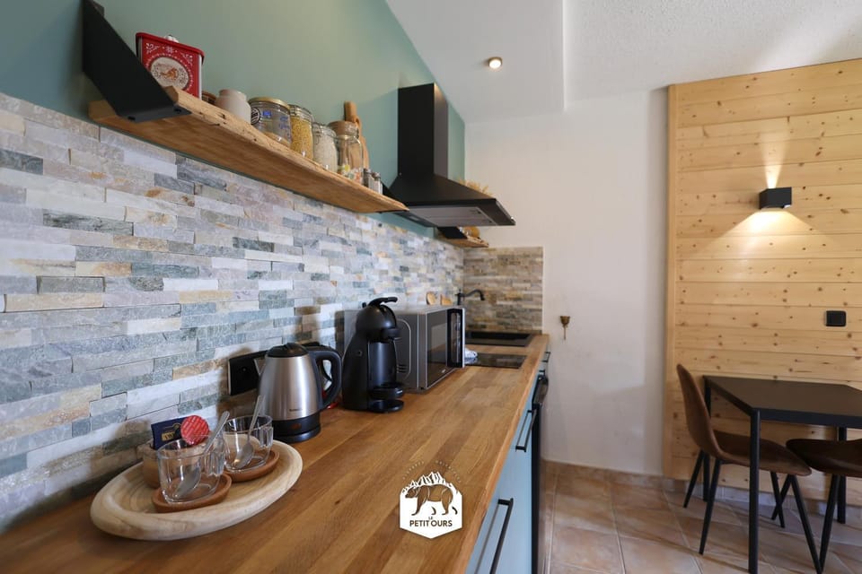 Coffee/tea facilities, kitchen