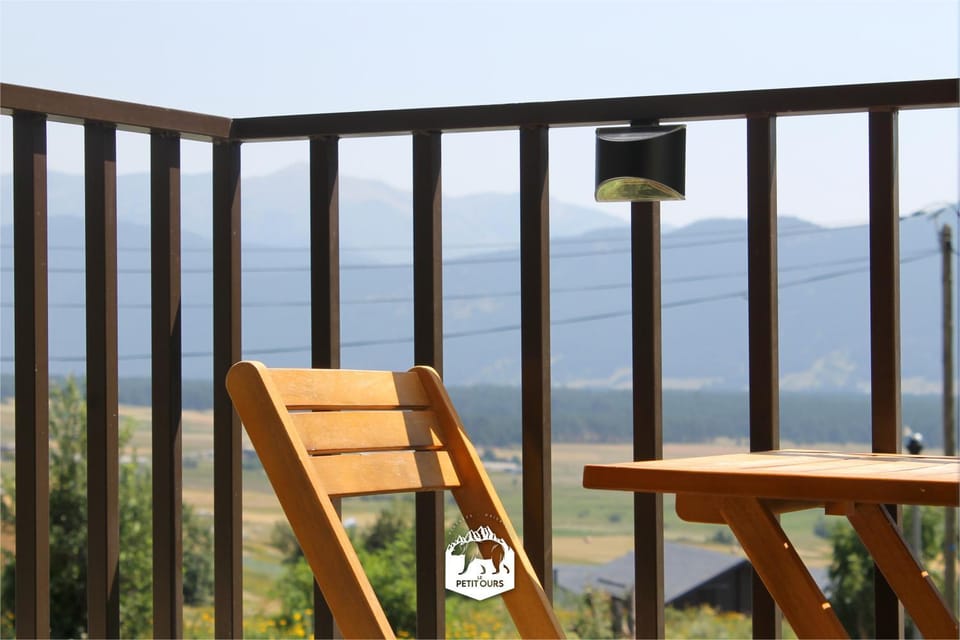 View (from property/room), Balcony/Terrace, Mountain view