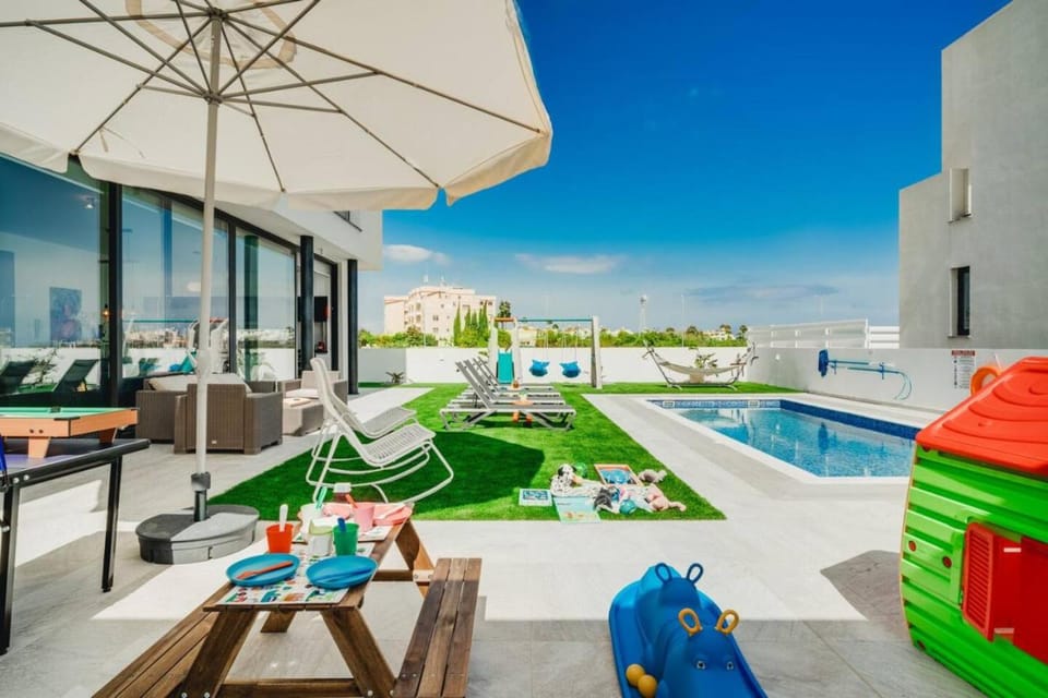 SunnyVillas 4BR New Villa Private Pool in Pernera Villa in Paralimni