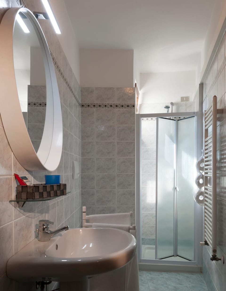 Shower, Bathroom, towels