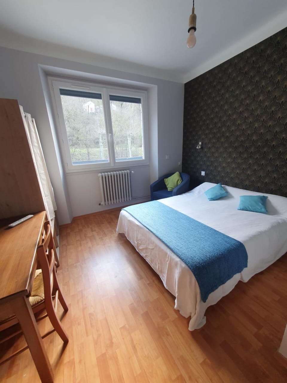 Photo of the whole room, Bedroom