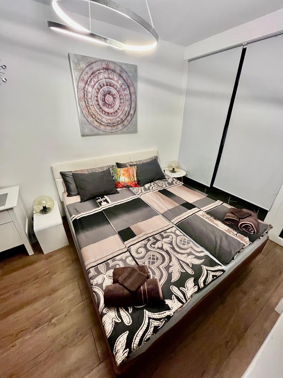 Bed, Living room