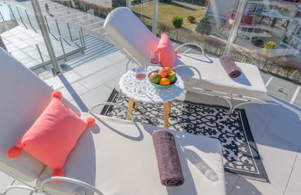 Patio, View (from property/room), Balcony/Terrace, Balcony/Terrace, Garden view, Lake view, Parking