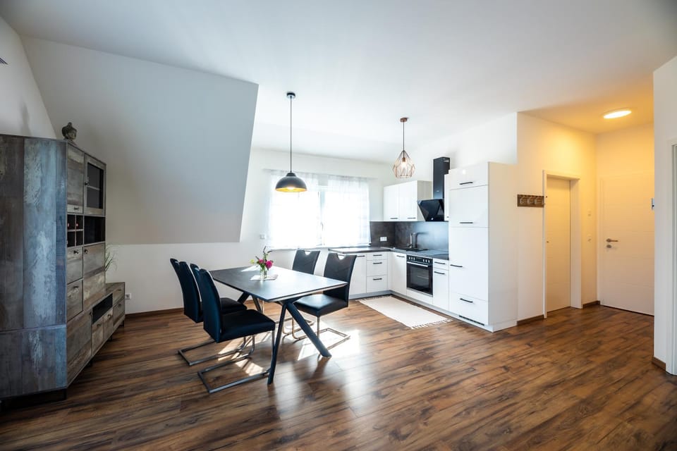 Kitchen or kitchenette, Living room, Seating area, Dining area