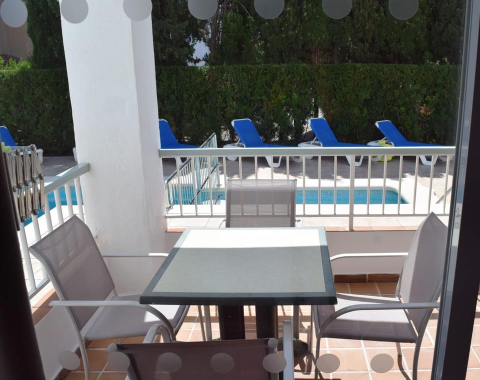 Balcony/Terrace, Seating area, Pool view, Swimming pool, sunbed