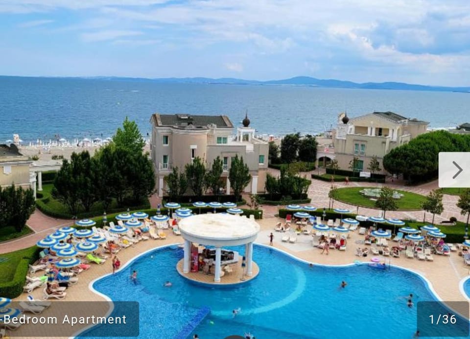 "Красавиците тъмнокоси" Sunset Resort Pomorie Hotel in Pomorie