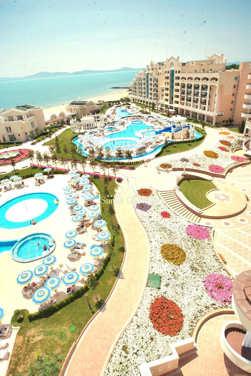 Bird's eye view, Pool view