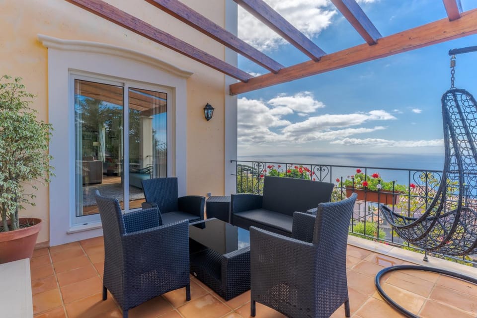 View (from property/room), Balcony/Terrace, Balcony/Terrace, Dining area