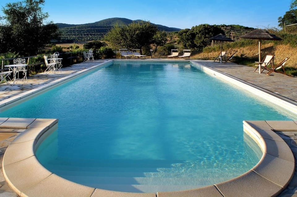 Day, Natural landscape, Mountain view, Pool view, Swimming pool, sunbed