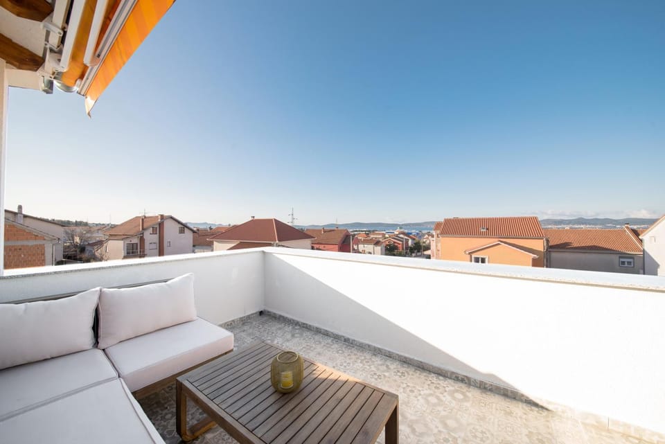 Day, Natural landscape, View (from property/room), Balcony/Terrace, Balcony/Terrace, Seating area, Sea view
