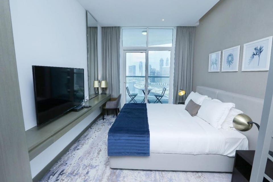Damac Maison Prive Deluxe Studio with Water Canal View Hotel in Dubai