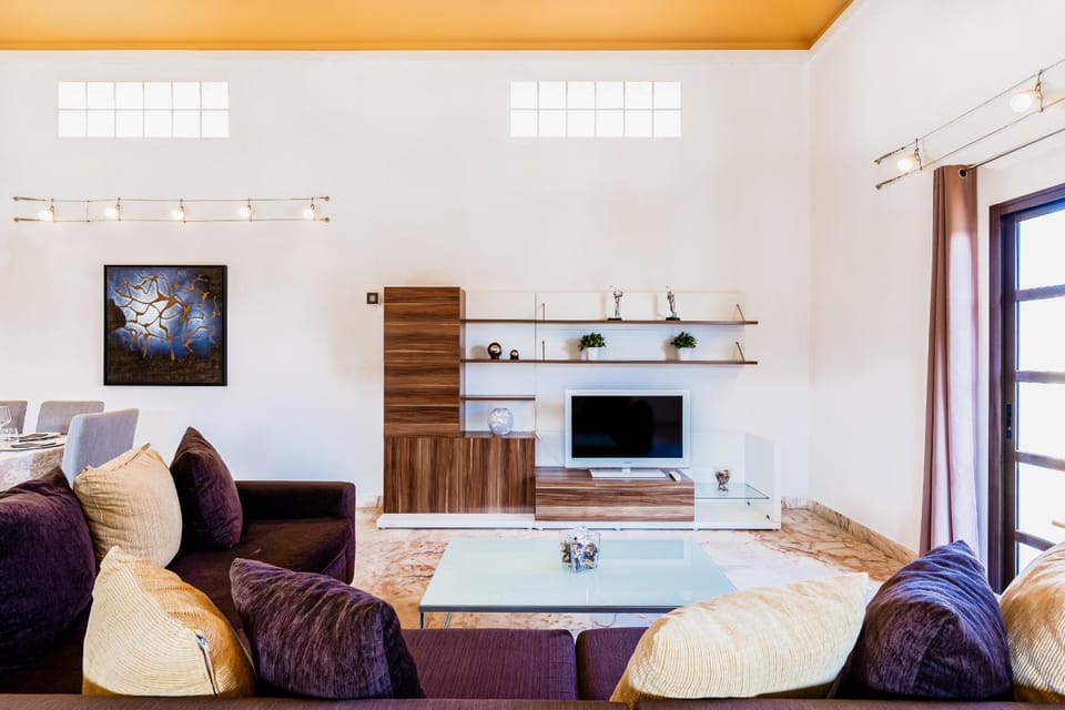 Communal lounge/ TV room, TV and multimedia, Living room