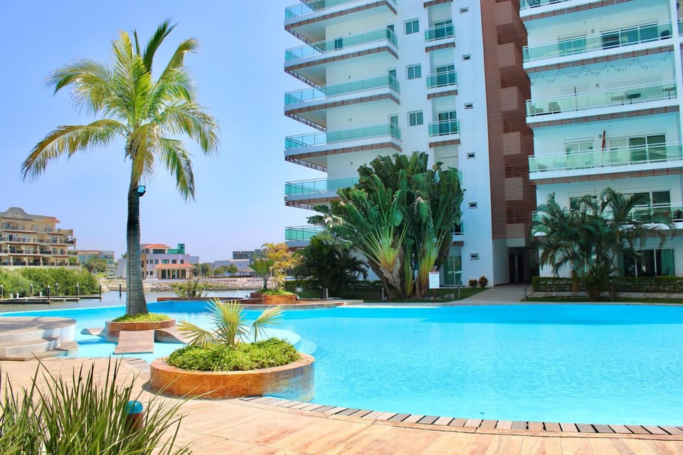 Day, Swimming pool