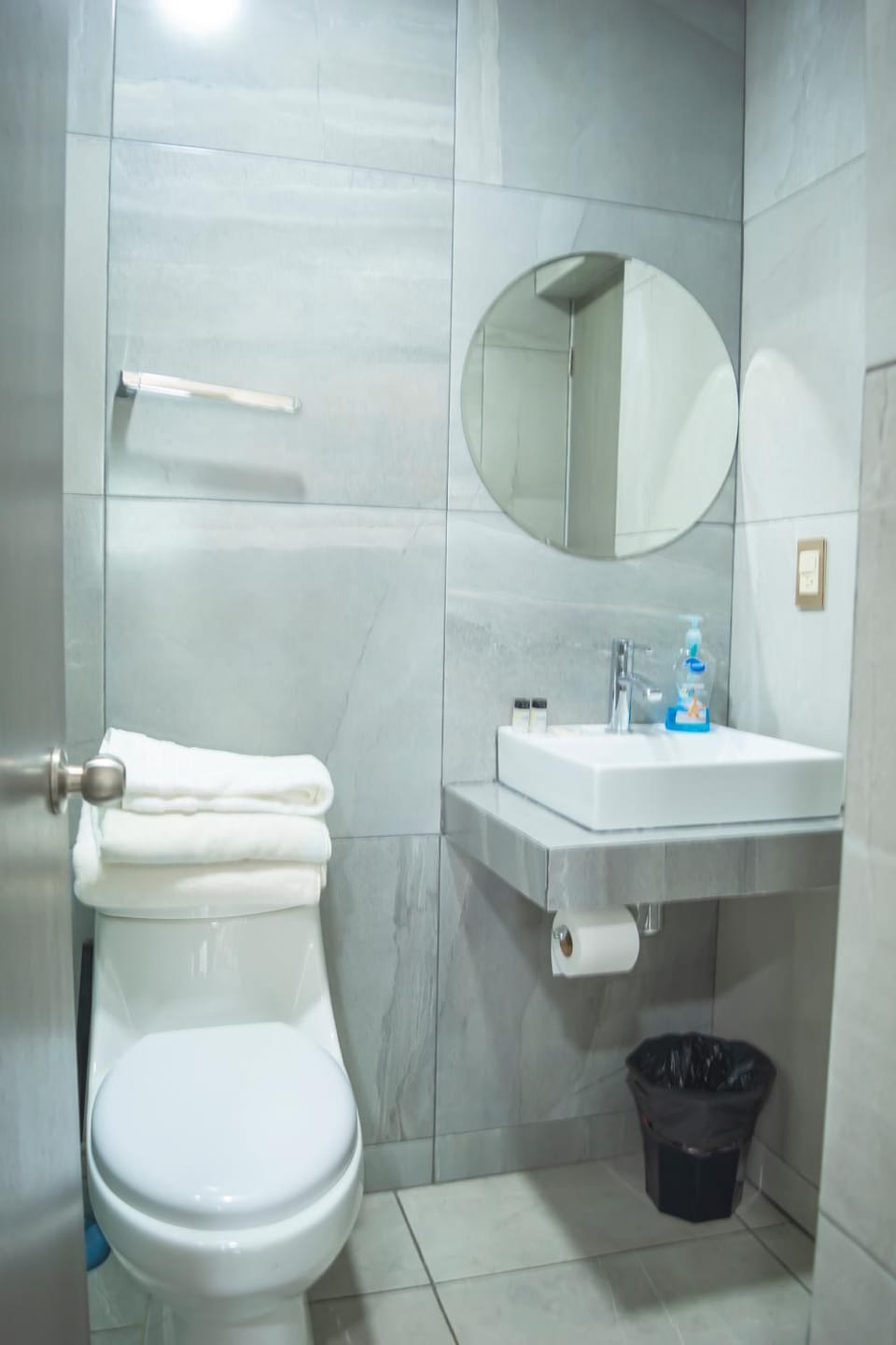 Toilet, Bathroom, towels