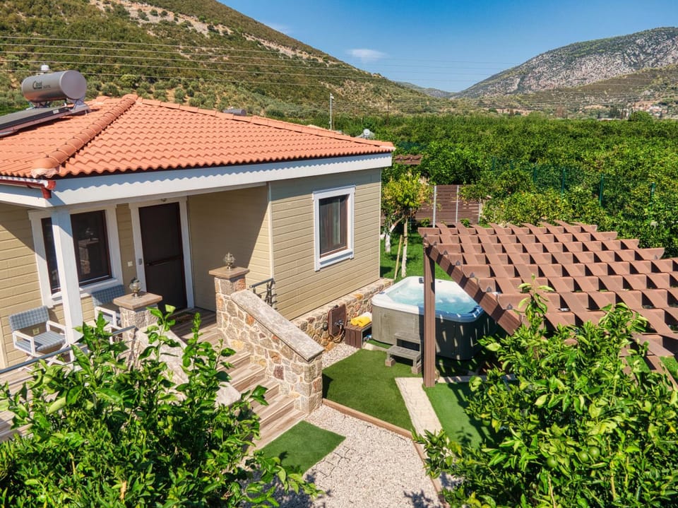 Property building, Natural landscape, Garden, Garden view, Mountain view