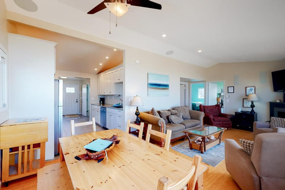 Rockin' Away Beach House House in Rockaway Beach