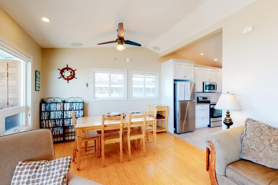 Rockin' Away Beach House House in Rockaway Beach