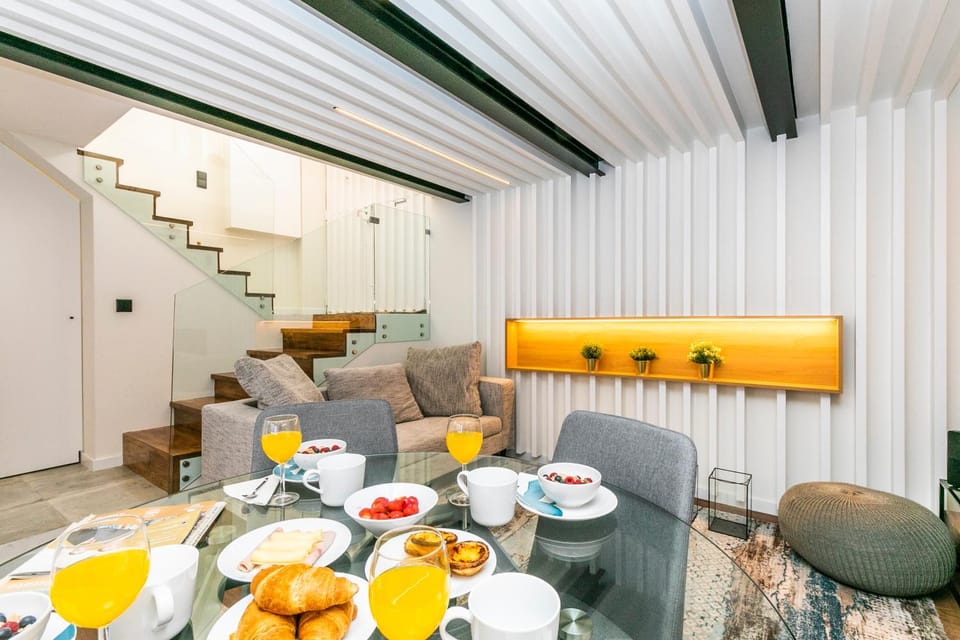 Living room, Decorative detail, Dining area, internet, toaster, air conditioner