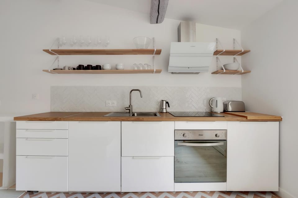 Kitchen or kitchenette, oven, stove