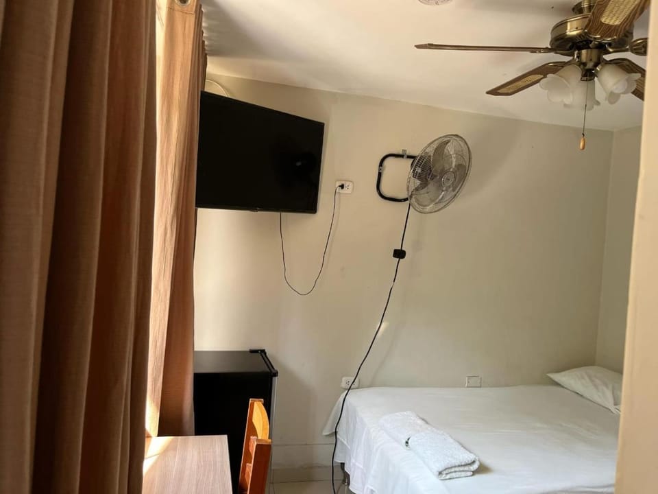 Bed, TV and multimedia, Photo of the whole room