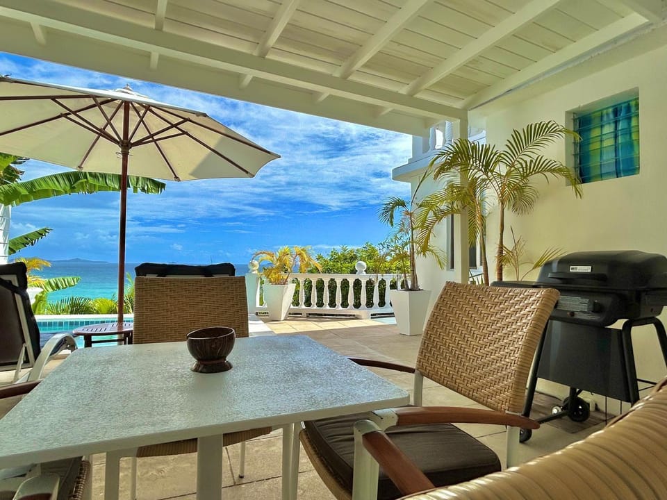 Patio, View (from property/room), Balcony/Terrace, Seating area, Dining area, Sea view
