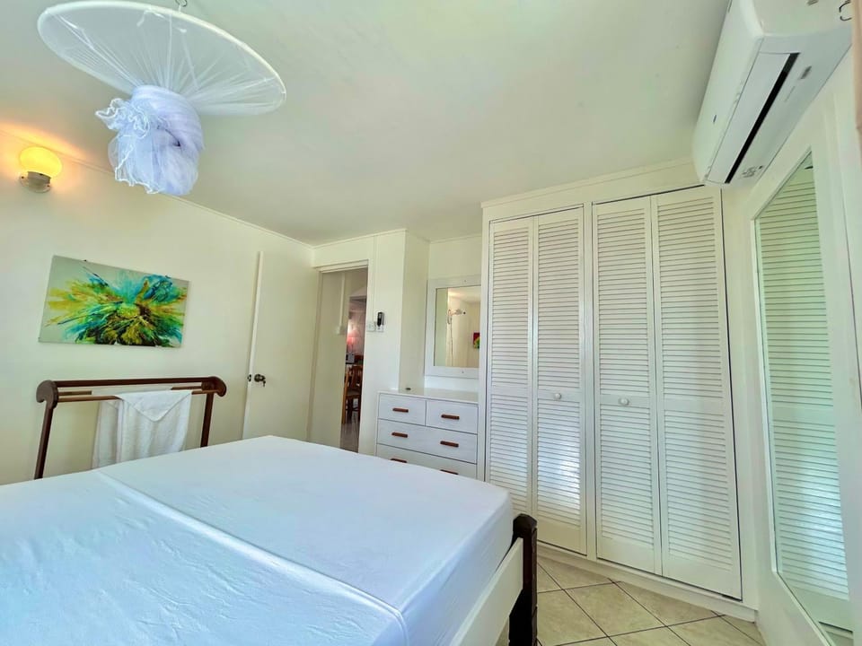 Bed, Photo of the whole room, Bedroom, wardrobe, air conditioner