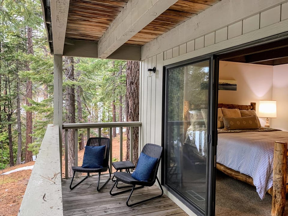 Woodsy retreat near Northstar & lake House in Tahoe Vista