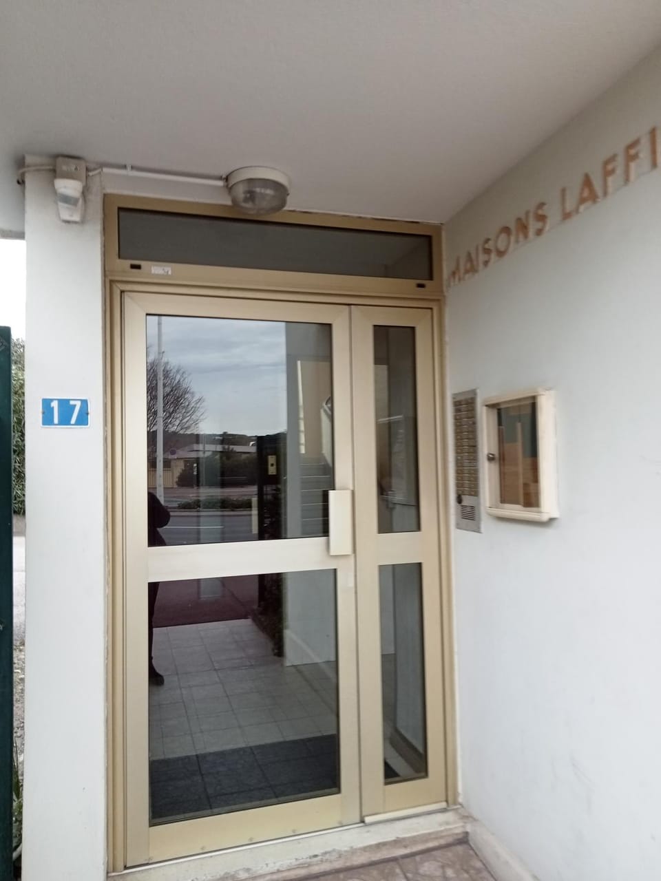 Facade/entrance