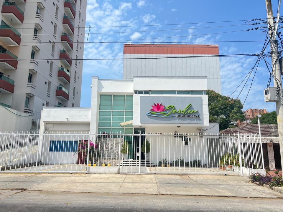 Property building, Restaurant/places to eat, Breakfast, Parking