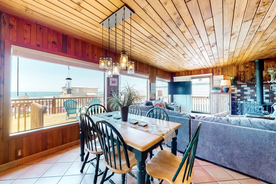 Pelican Harbor House in Rockaway Beach