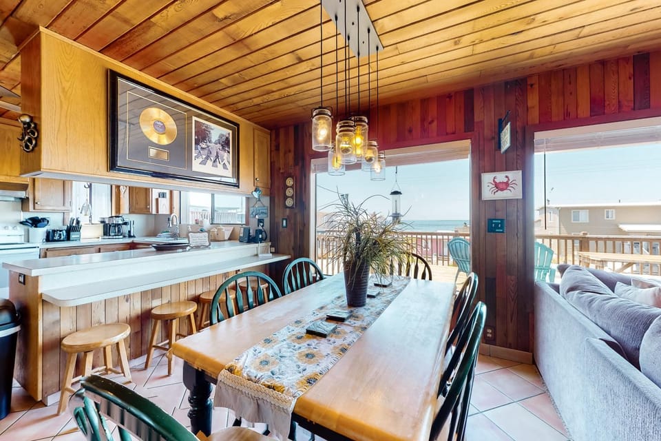Pelican Harbor House in Rockaway Beach